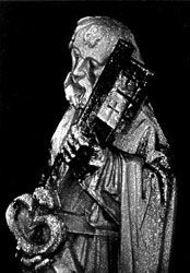 Steinfigur heiliger Petrus mit großem Schlüssel