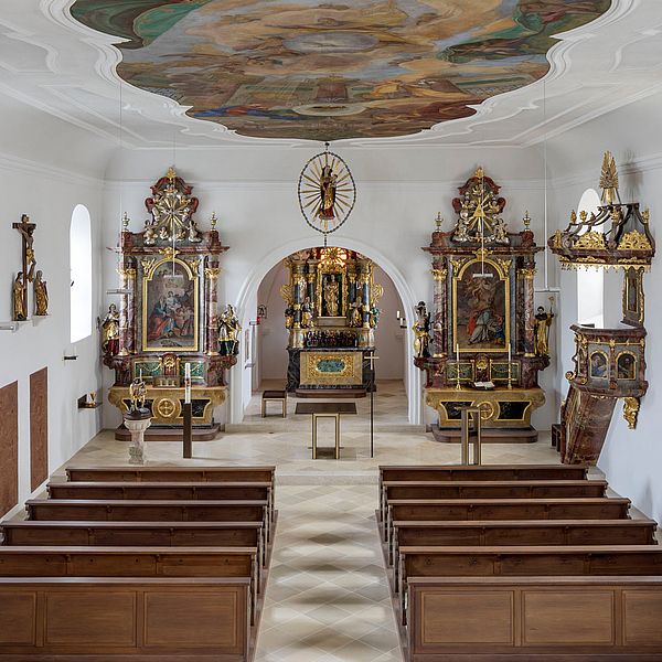Altarraum der Kirche in Tegernheim