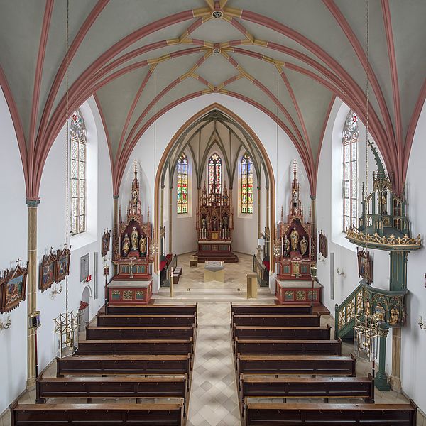 Altarraum der Kirche in Hofdorf