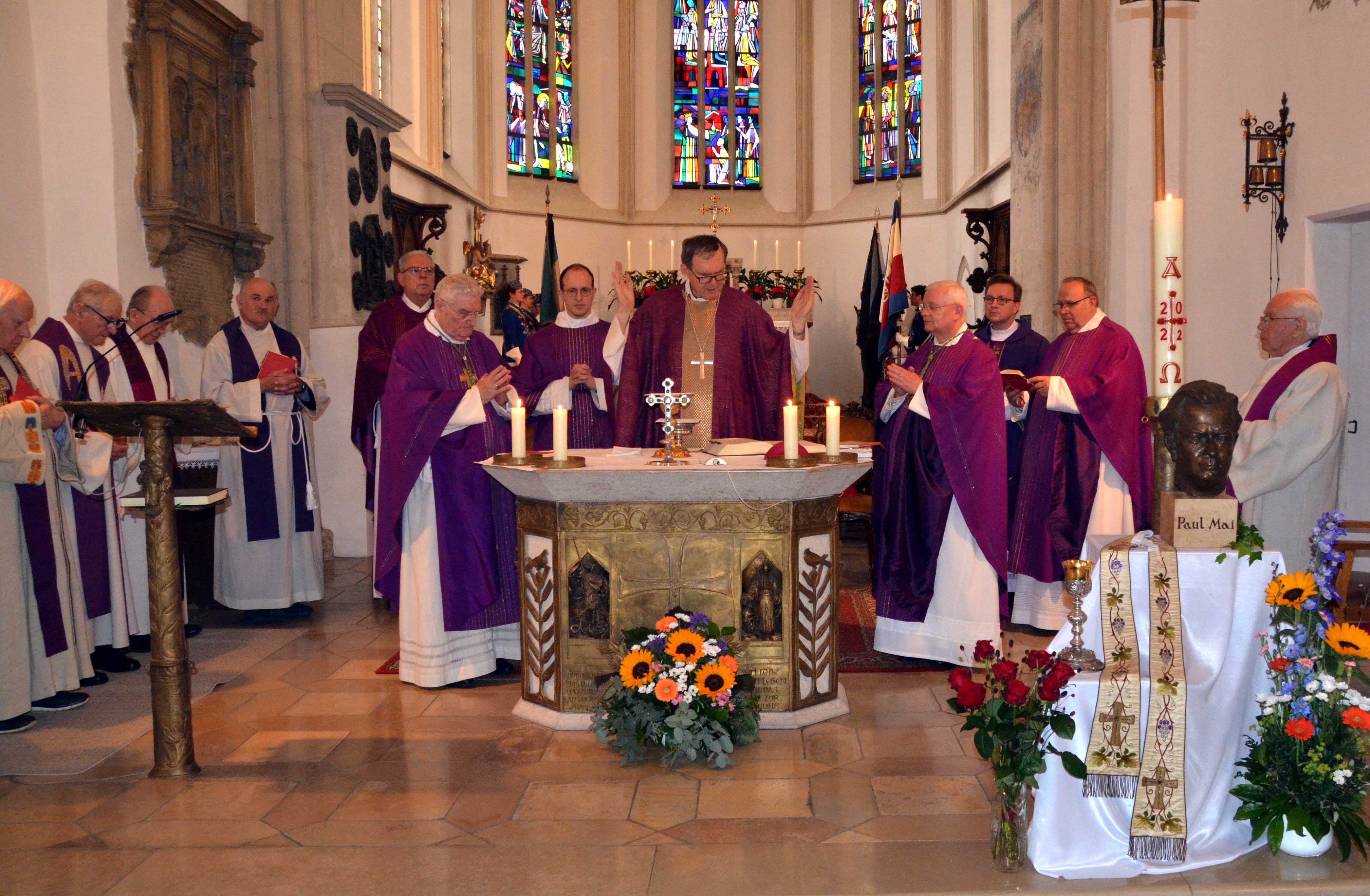 Weihbischof Dr. Josef Graf feiert Requiem für Msgr. Dr. Paul Mai in der ...