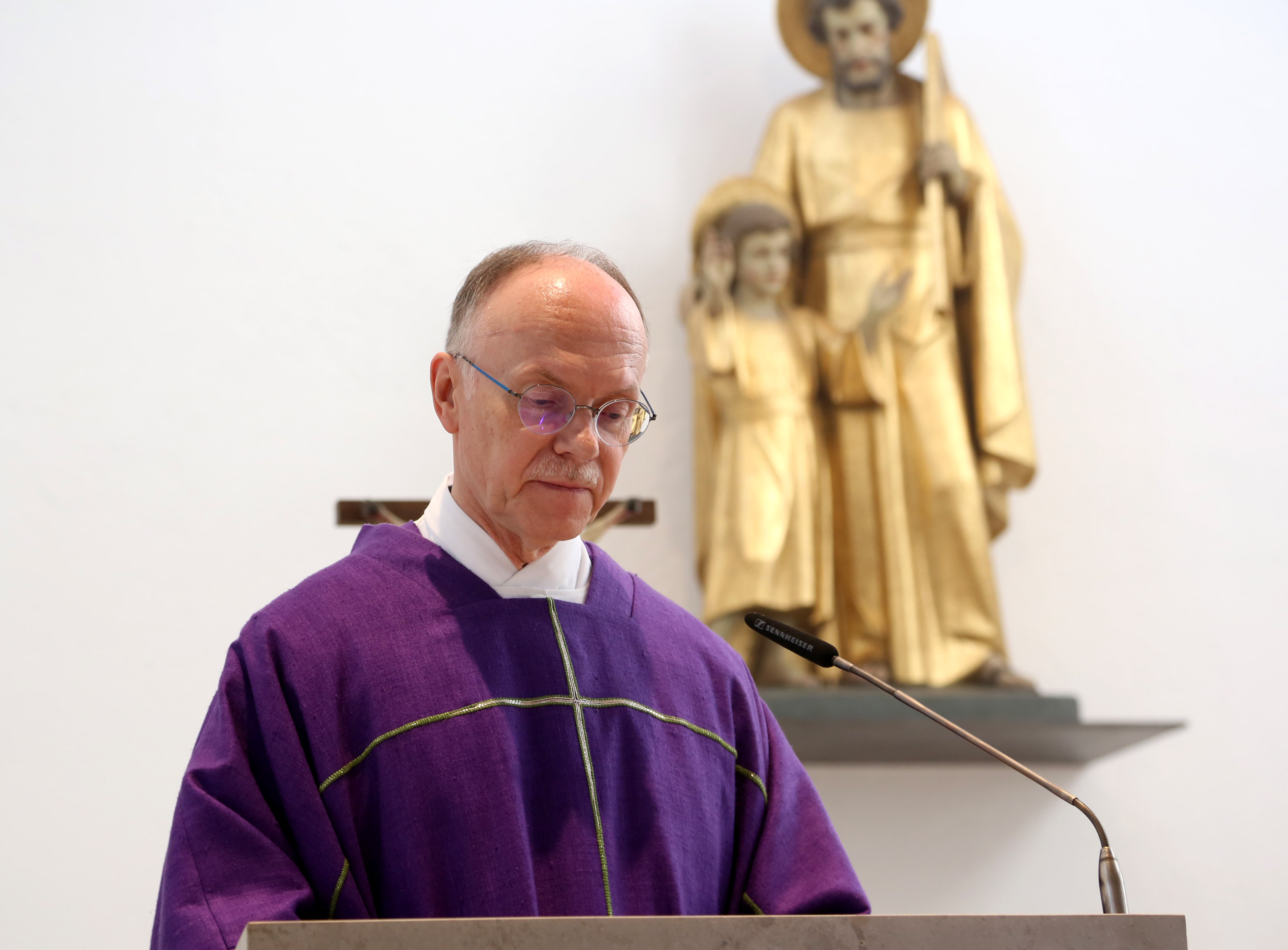 Pfarrer Horst Wagner verlas die 35 Namen der Verstorbenen seiner Pfarrei.