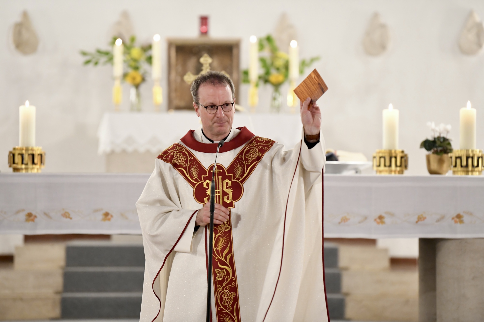 Was ist Caritas? Michael Dreßel gibt seine Antwort mit der Interpretation einer Fotoaufnahme aus dem Regensburger Dom 