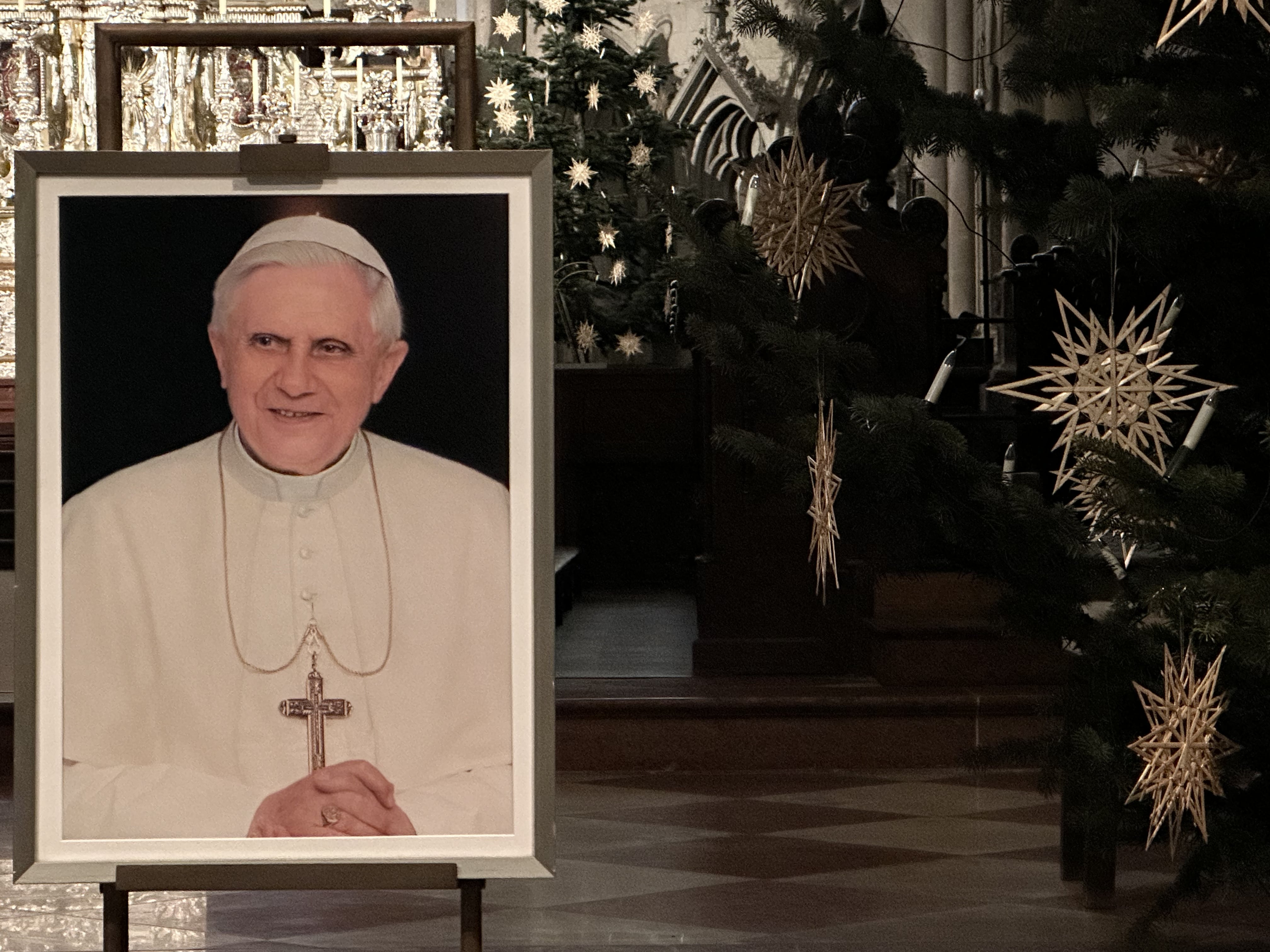 Bischof Voderholzer Zum Tod Von Papst Em Benedikt Xvi Bistum Regensburg 3037