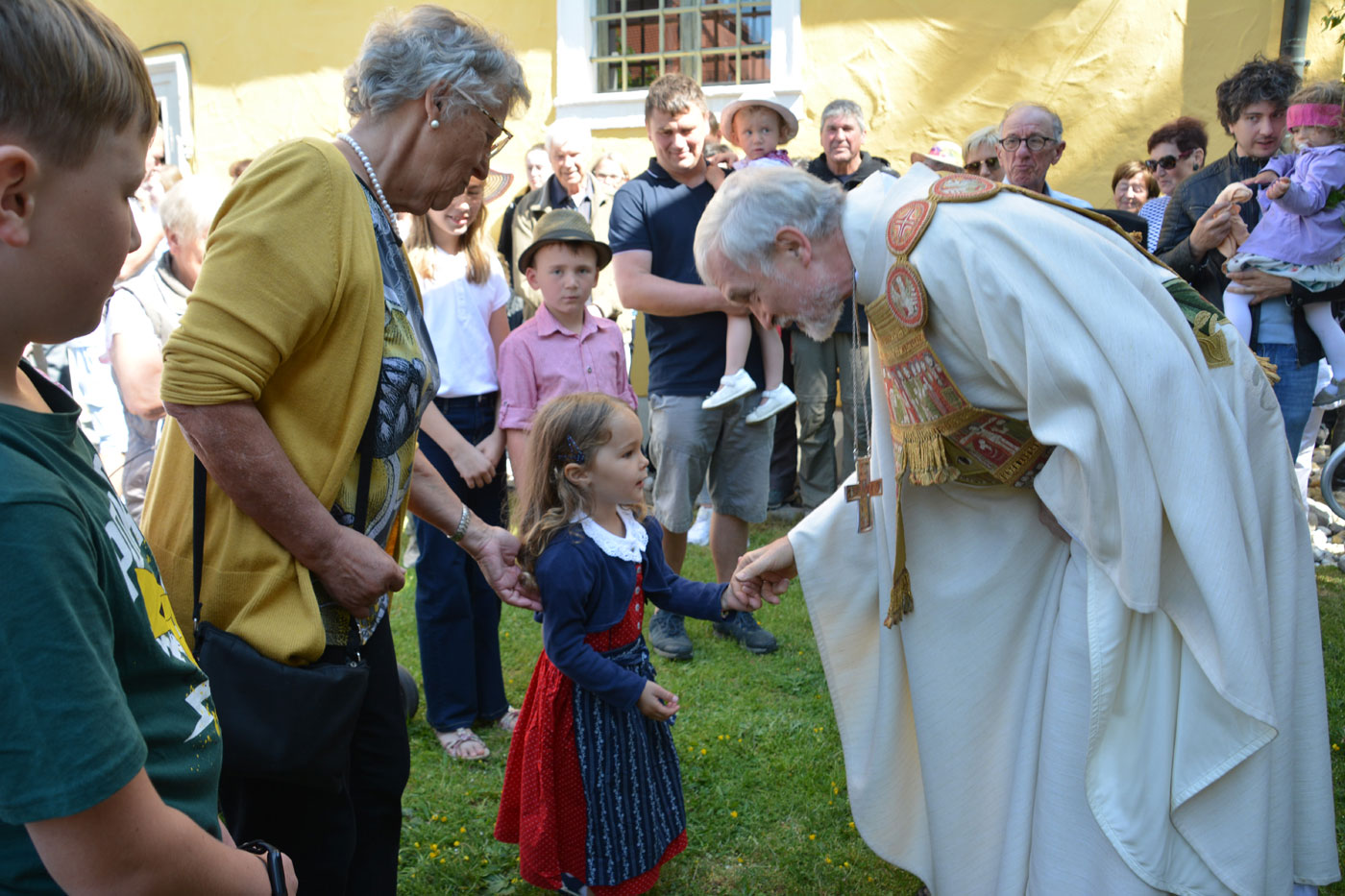 Friedensgruß von Bischof Gregor Maria Hanke OSB an Kinder.