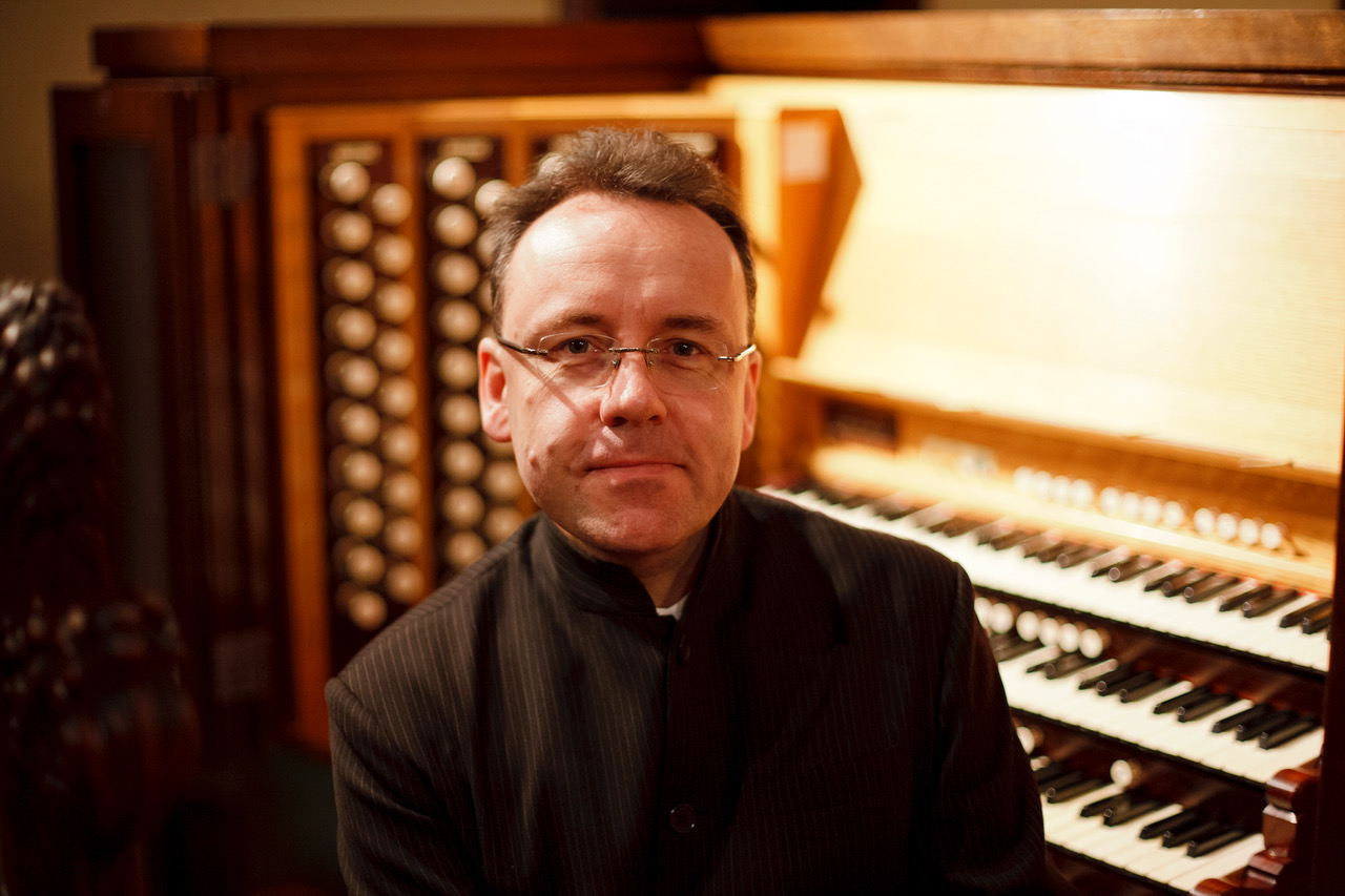 Organist David Briggs