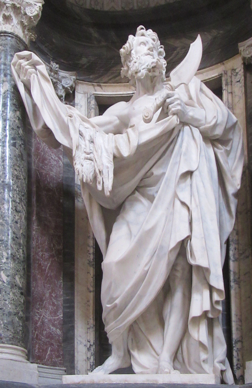 Statue des Heiligen Bartholomäus aus hellem Stein
