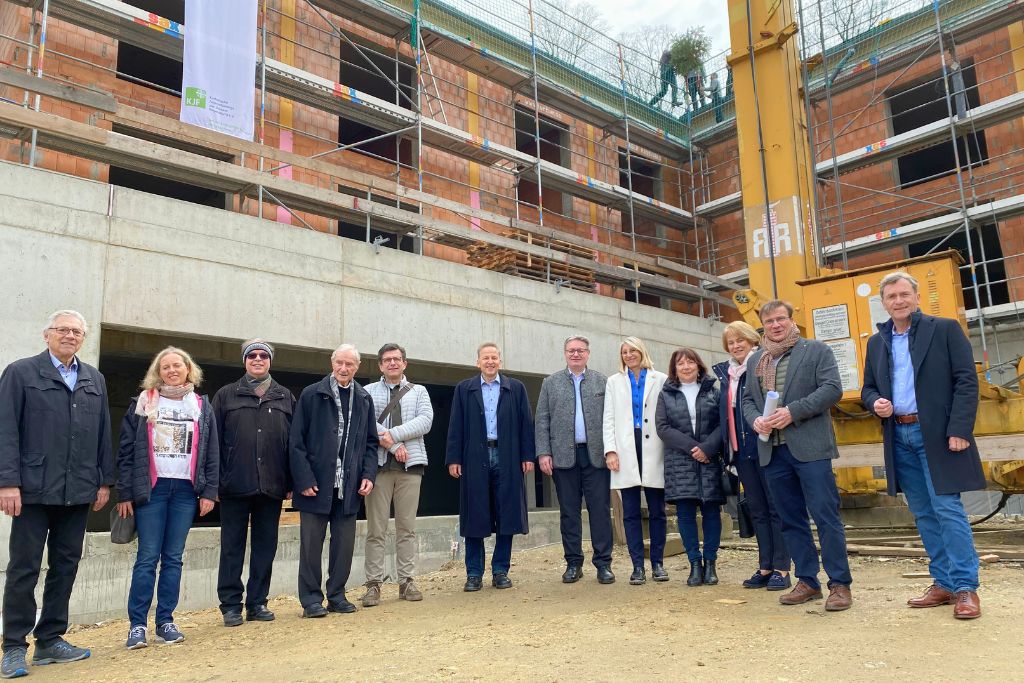 Zahlreiche Ehrengäste waren zum Richtfest gekommen.