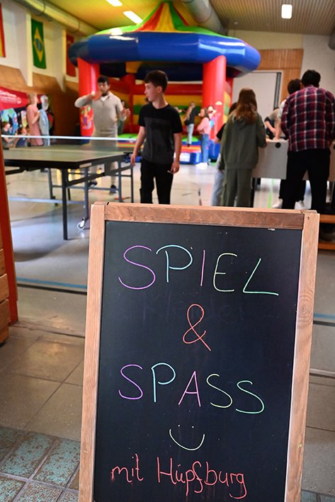 Spiel und Spaß mit Hüpfburg beim DOn Bosco Fest in Regensburg
