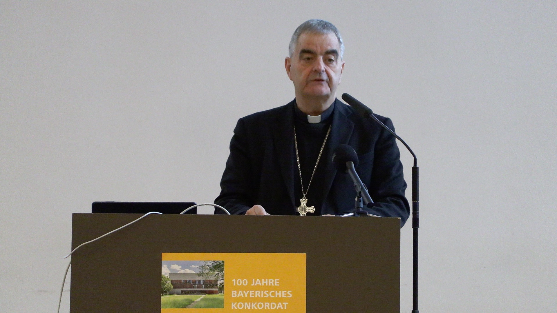 Apostolischer Nuntius Erzbischof Dr. Nikola Eterovic bei der Tagung "100 Jahre Bayerisches Konkordat", die vom 15. bis 16. November 2024 in Regensburg stattfand.