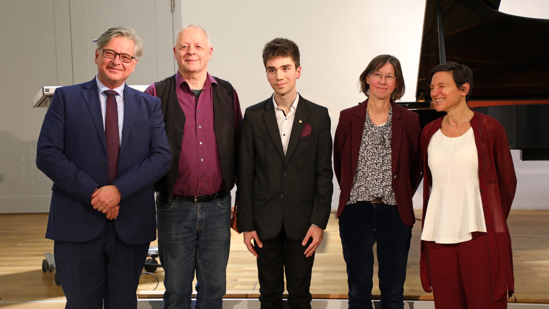 V.l.: Prof. Dr. Sigmund Bonk, Hans Wax, Christoph Preiß, Elisabeth Rieger, Jolie Casteigt