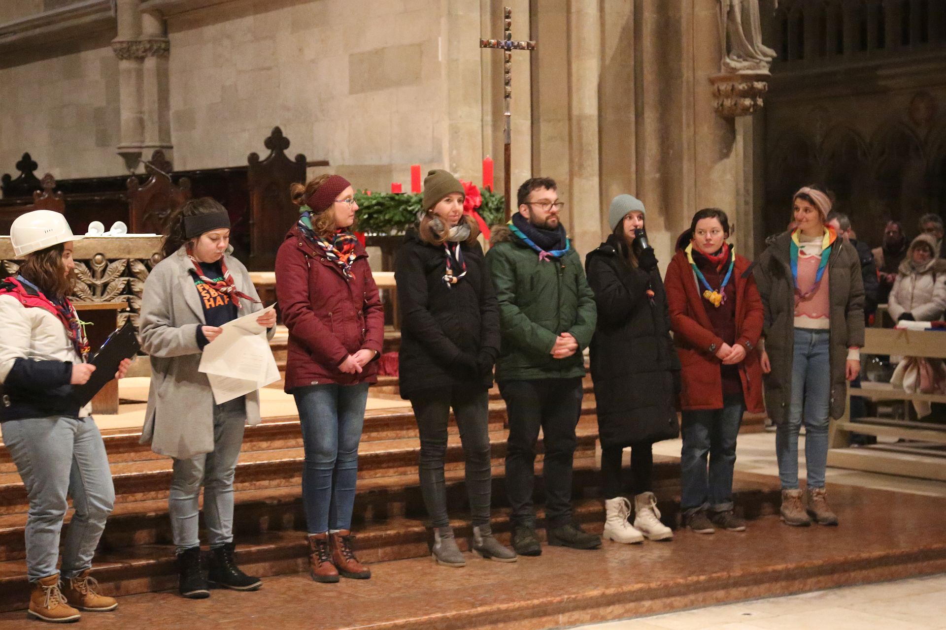 Pfadfinder beim Rollenspiel im Dom