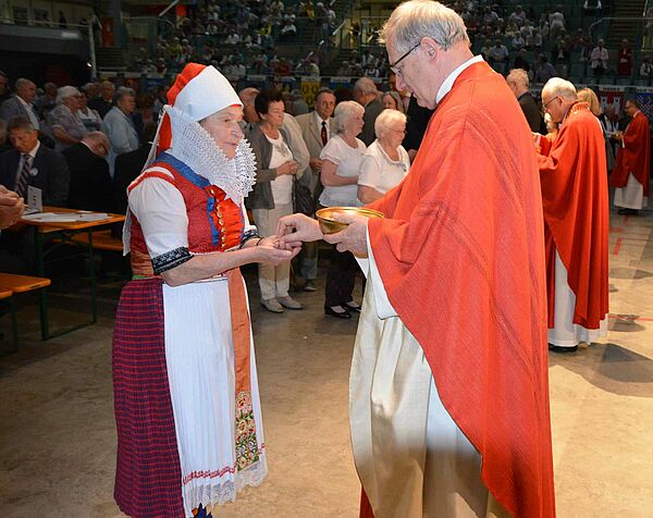 Das Christentum: die einzig tragfähige Klammer für das vereinte Europa -  Bischof Rudolf Voderholzer feiert den Hauptgottesdienst beim 70.  Sudetendeutschen Tag