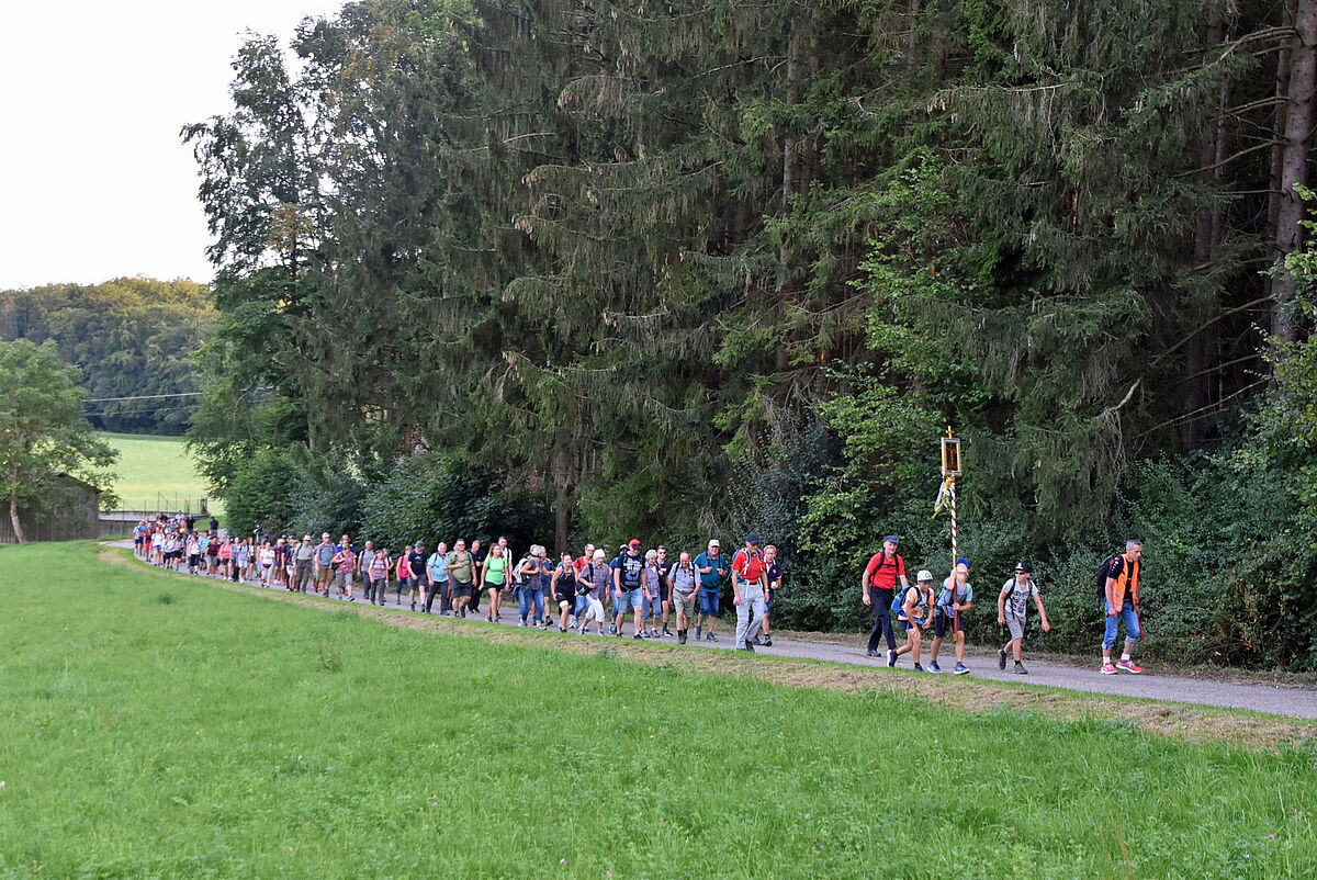 Allersberger Wallfahrer kommen nach Trautmannshofen