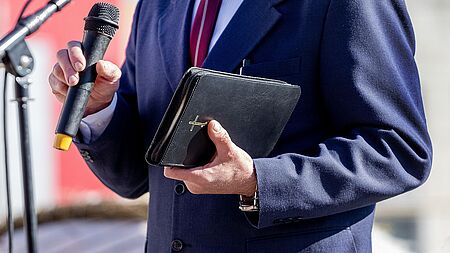 Bibel, Mikrophon, Predigt