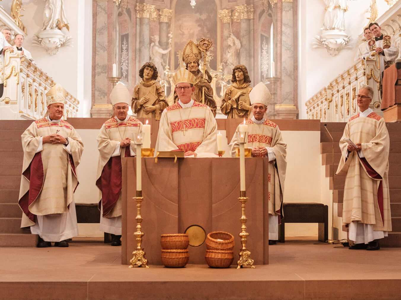 Bischof Stanislaw Szyrokoradiuk von Odessa, Bischof Rudolf Voderholzer, der Kölner Kardinal Rainer Maria Woelki und Erzbischof Georg Gänswein
