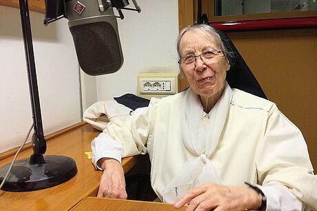 Schwester Lioba Hill von den Dominikanerinnen im Studio von Radio Vatikan