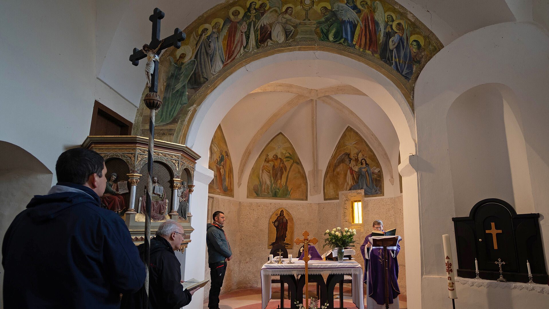 Vor dem Wolfgangsbild im Altarraum wurde ein Pilgergottesdienst mit Láslo Pál, Bischofsvikar in Eisenstadt, gefeiert.