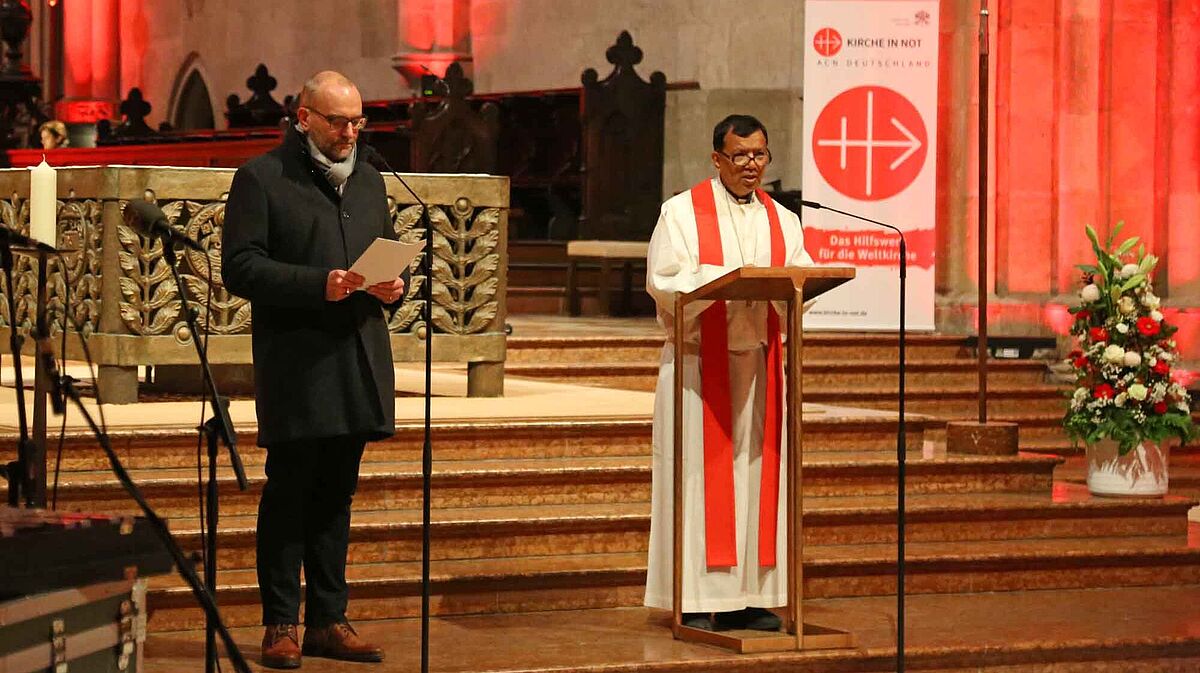 Erzbischof Shaw spricht beim Red Wednesday im Regensburger Dom