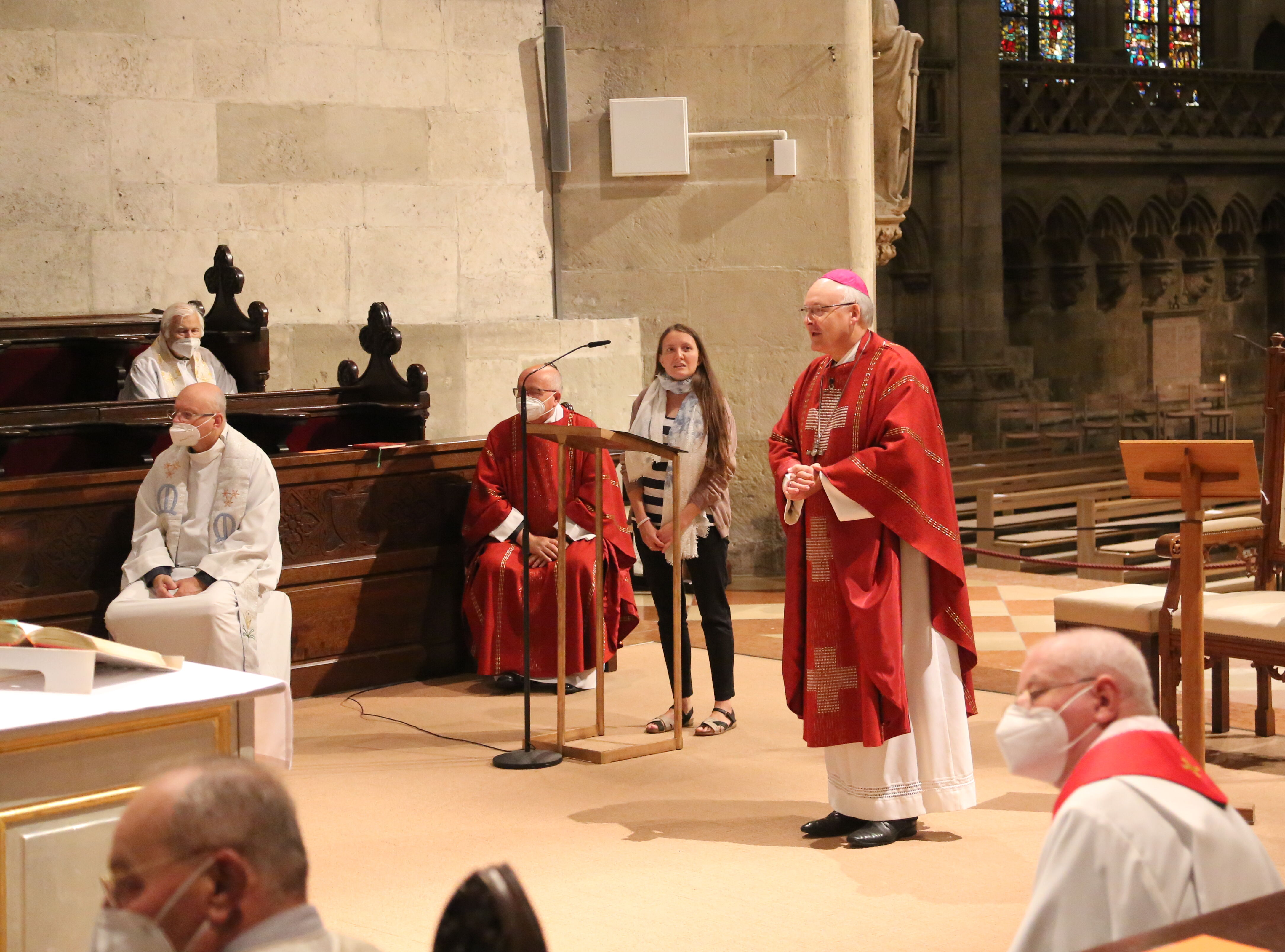 Bischof Rudolf sprach in seiner Predigt über den barocken Hochaltar des Doms St. Peter.