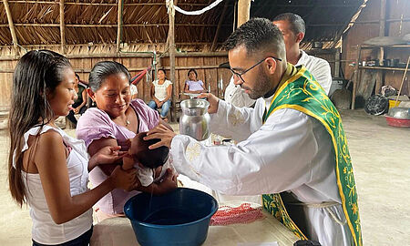Taufe unter ärmlichsten Verhältnissen, Kolumbien