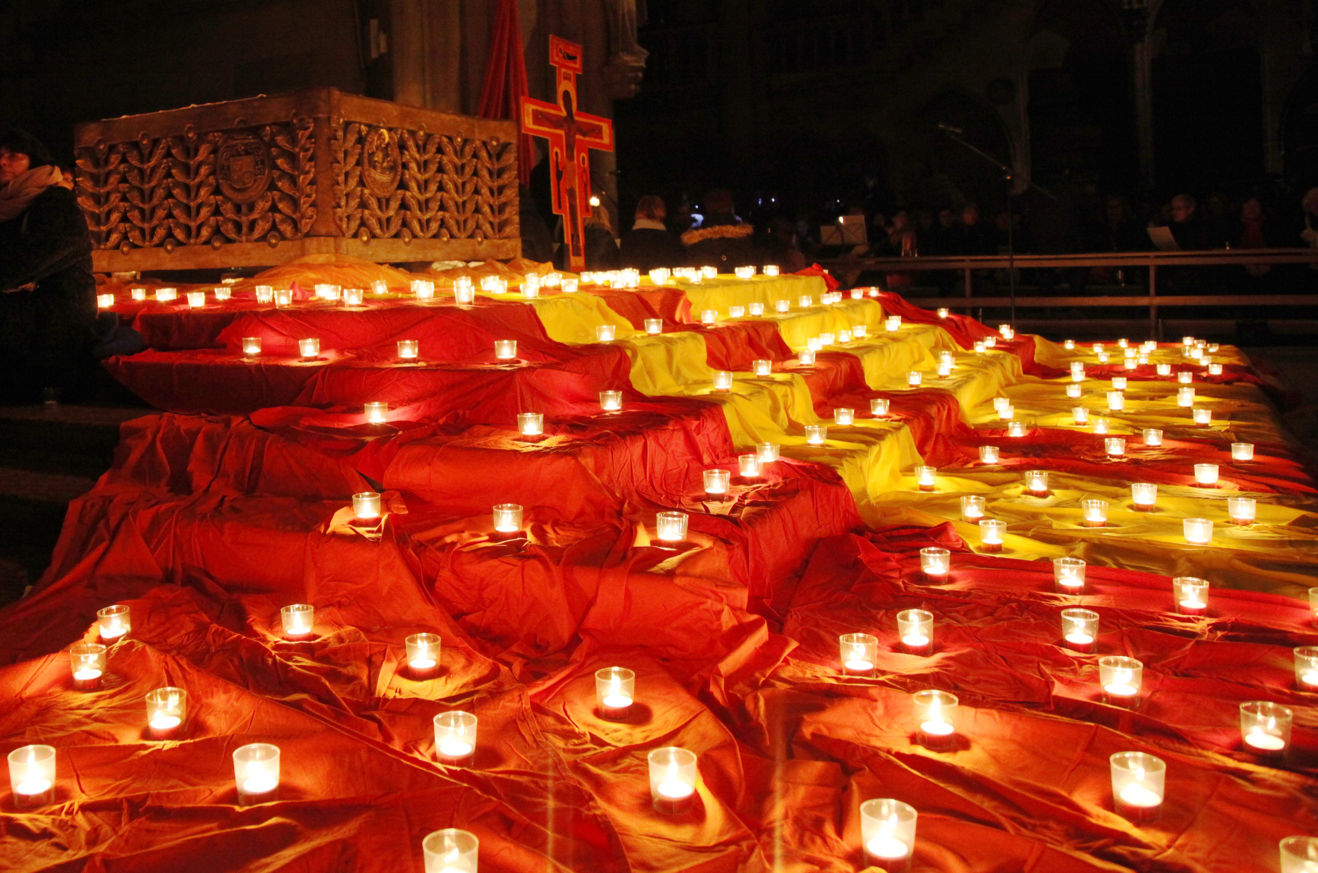 Nacht der Lichter Ein Lichtermeer im Dom Bistum Regensburg