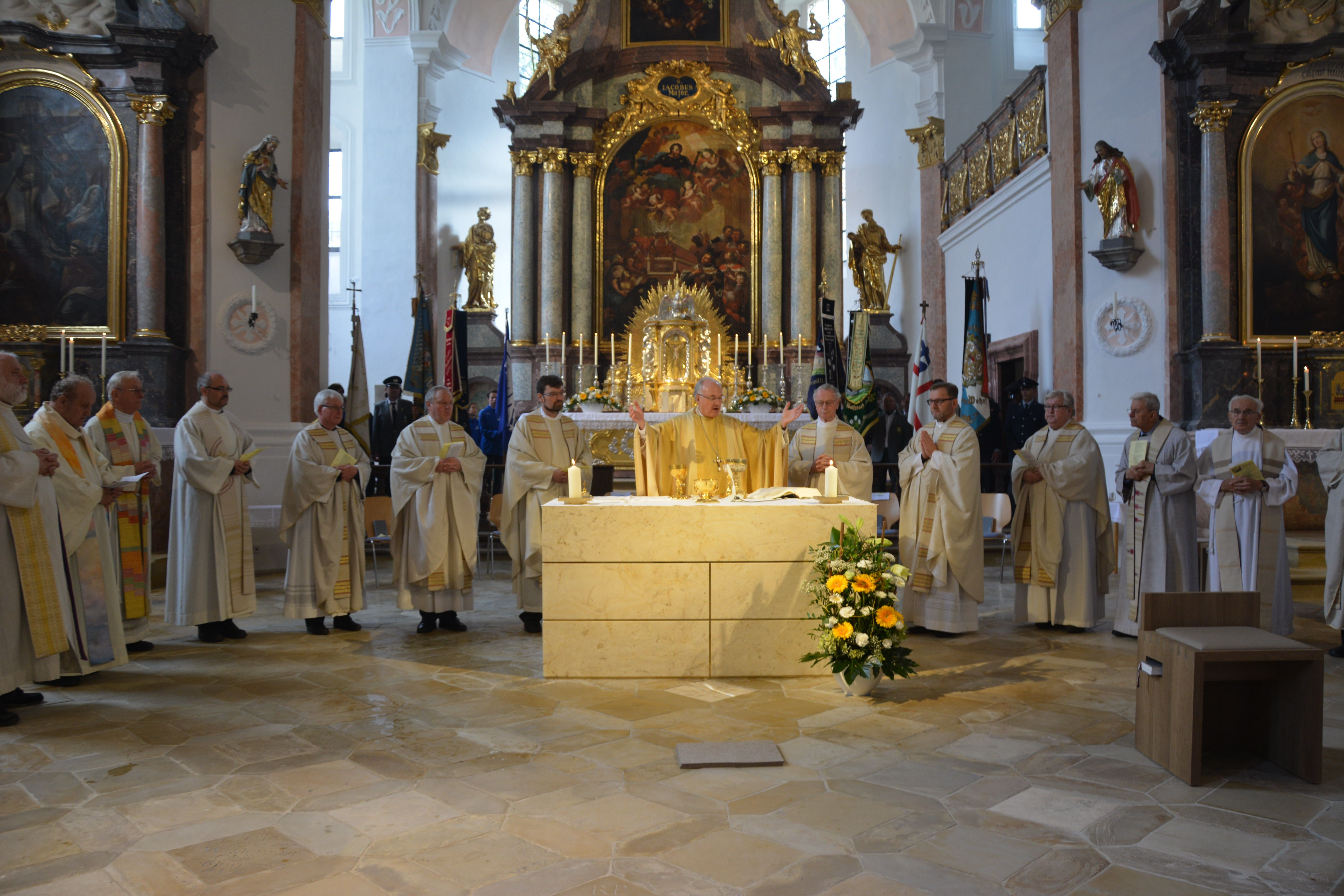 „Eine Kirche wird erst durch den Altar zu einer Kirche“ Bischof